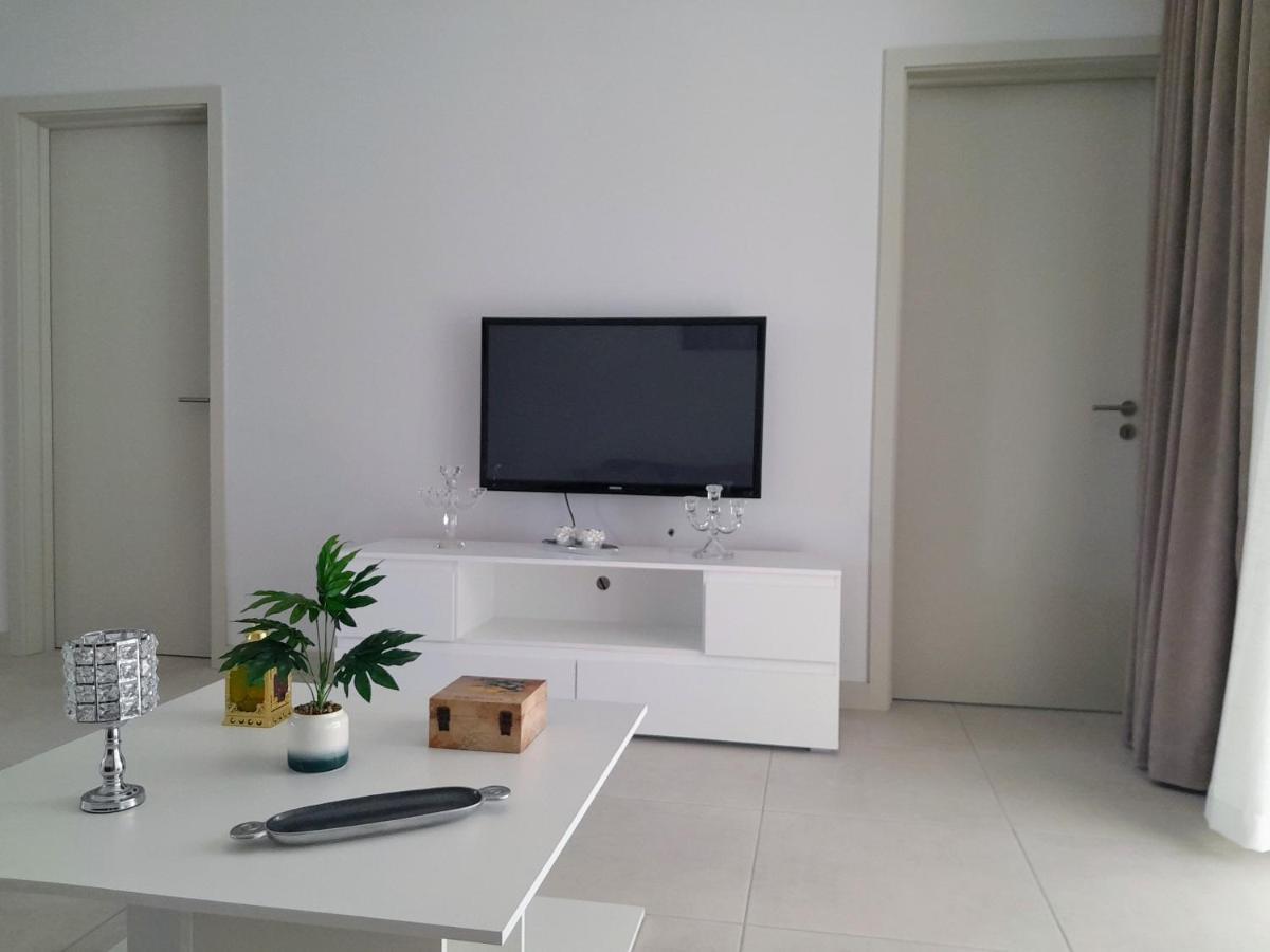 Soleia, 1 ou 2 Appts 2ch ds Residence piscine, salle de sport 50m de la mer Grand Baie Extérieur photo
