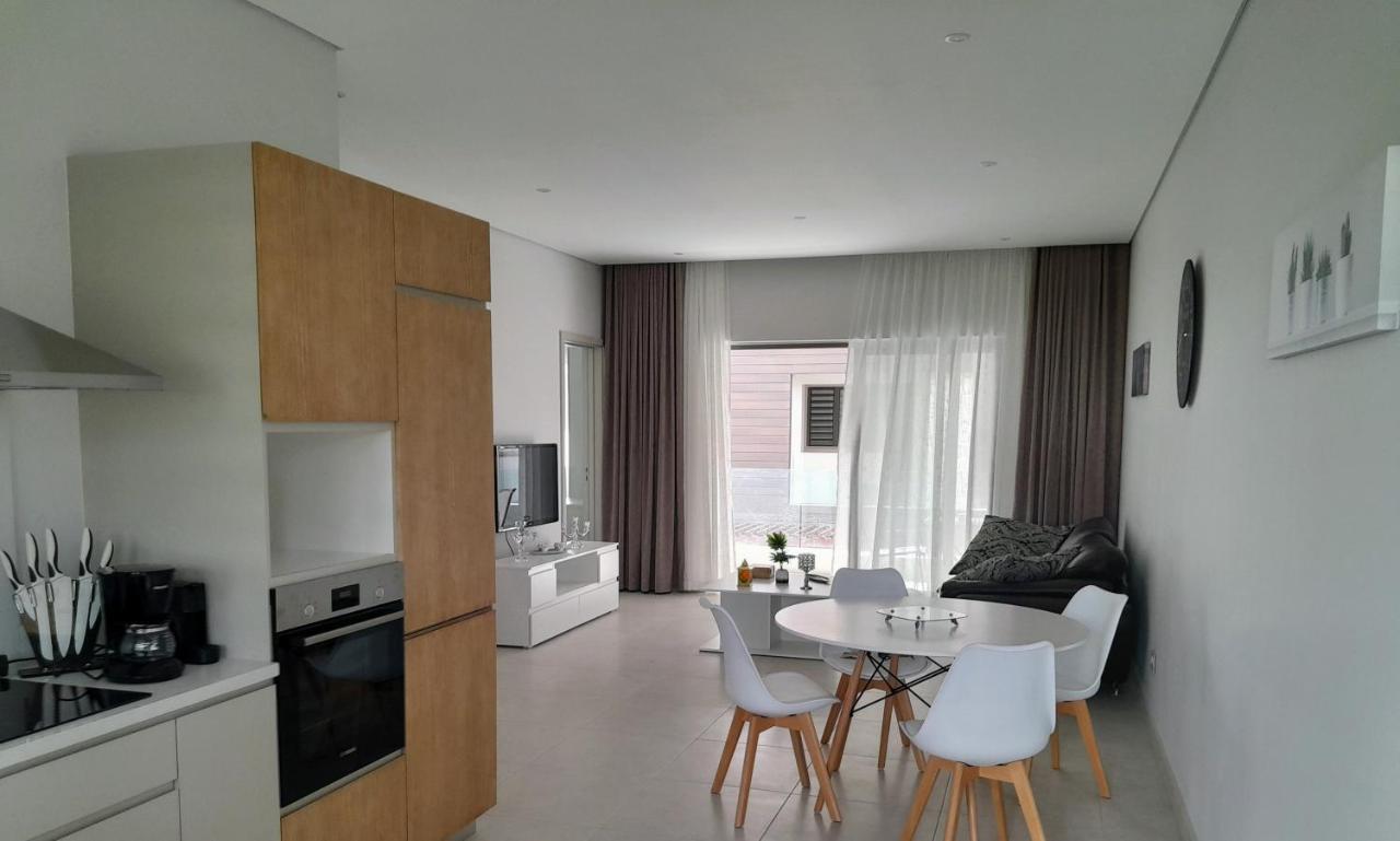 Soleia, 1 ou 2 Appts 2ch ds Residence piscine, salle de sport 50m de la mer Grand Baie Extérieur photo